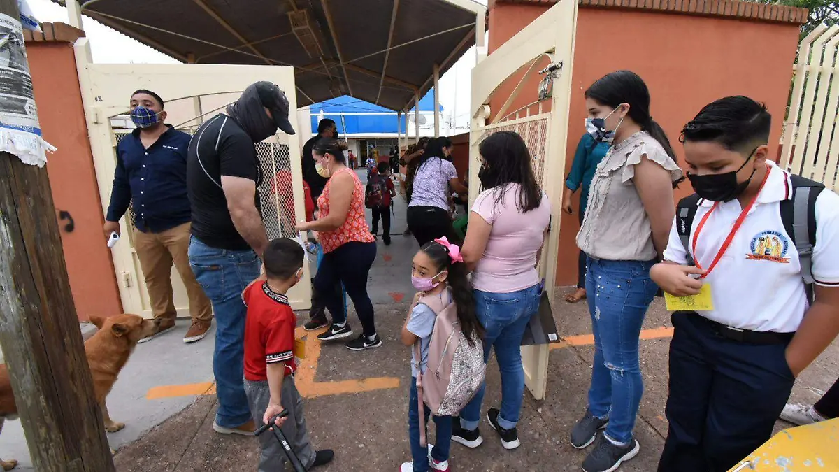 Padres de familia regreso a clases